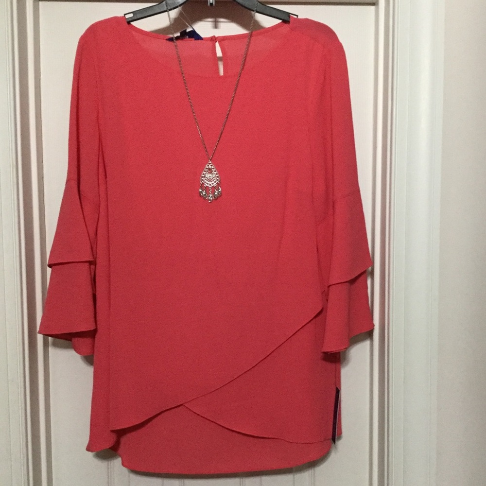 Apt.9 coral quarter sleeve top with necklace